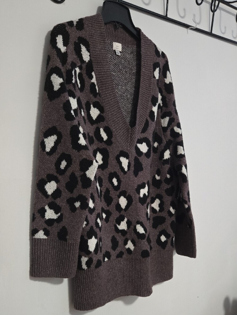 A New Day Leopard V-Neck Sweater / Size  L - Picture 2 of 8